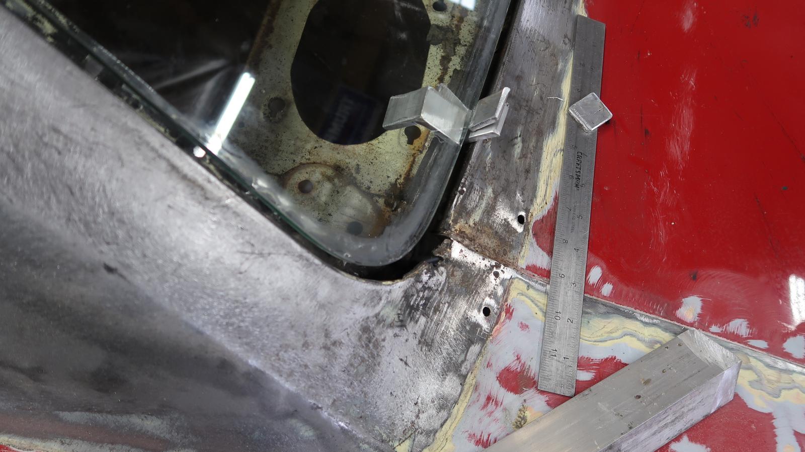 Name:  DS rear window rust.jpg
Views: 1086
Size:  174.3 KB