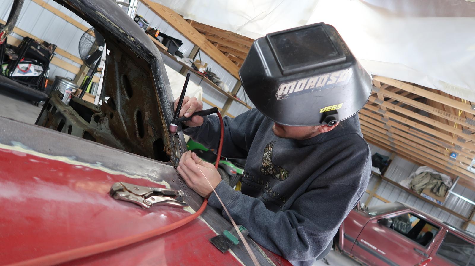 Name:  Me welding.jpg
Views: 803
Size:  176.5 KB