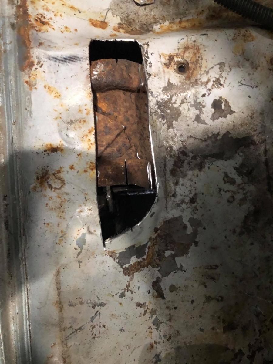 Name:  floor cur out of front body brace.jpg
Views: 1565
Size:  132.2 KB
